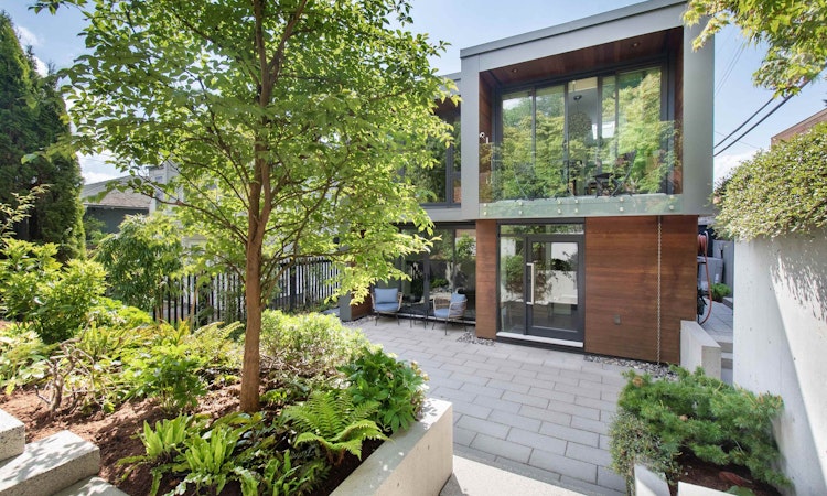 3895 Lonsdale Avenue