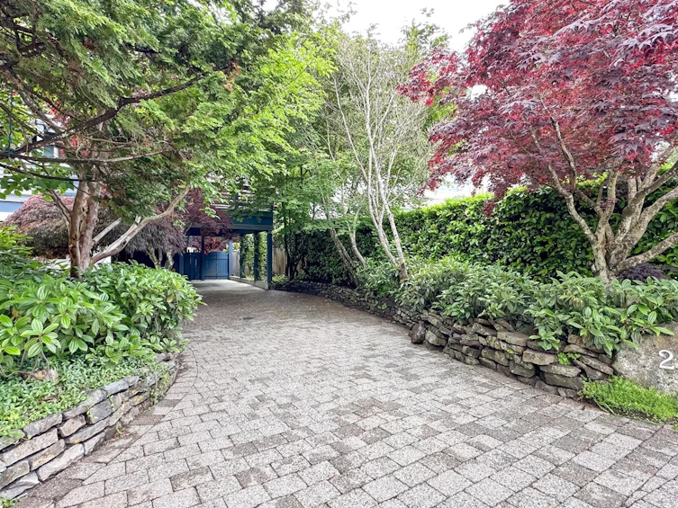2704 Kilmarnock Crescent, North Vancouver, BC, V7J 2Z5 - 2