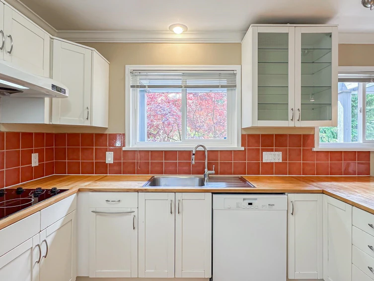 2704 Kilmarnock Crescent, North Vancouver, BC, V7J 2Z5 - 9