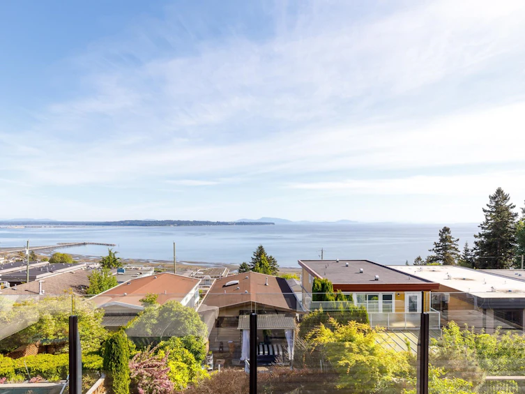 14736 Thrift Avenue, Surrey, BC, V4B 2J5 - 17