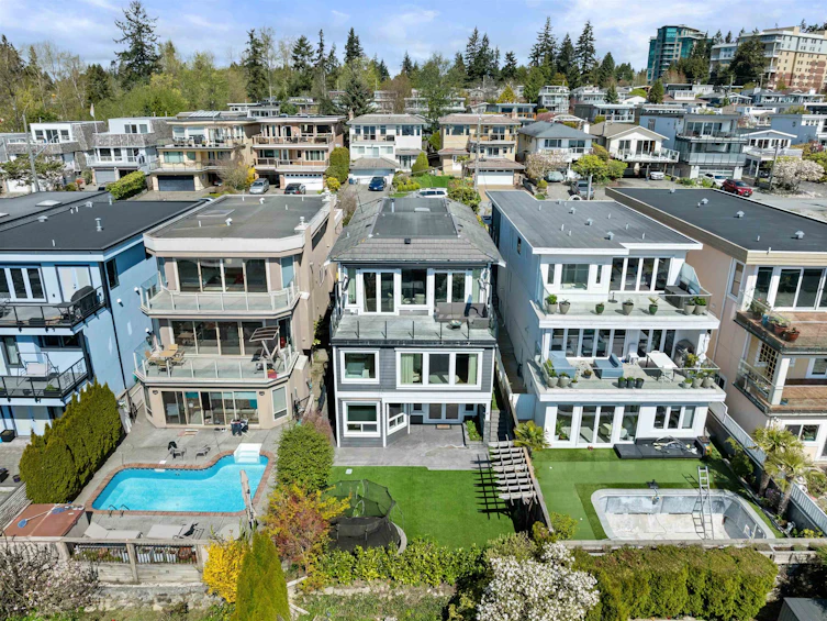 14736 Thrift Avenue, Surrey, BC, V4B 2J5 - 2
