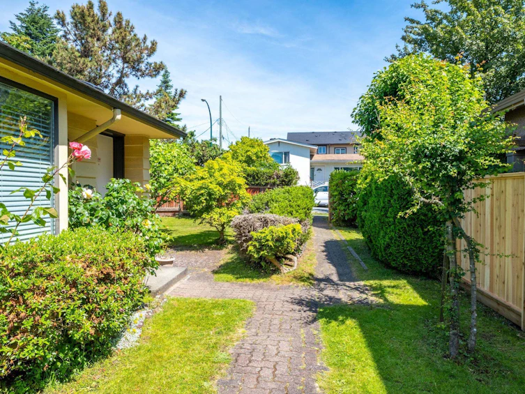 8271 Laurel Street, Vancouver, BC, V6P 3V2 - 2