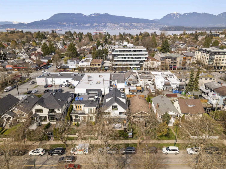 1-3151 W 10th Avenue, Vancouver, BC, V6K 2L1 - 33