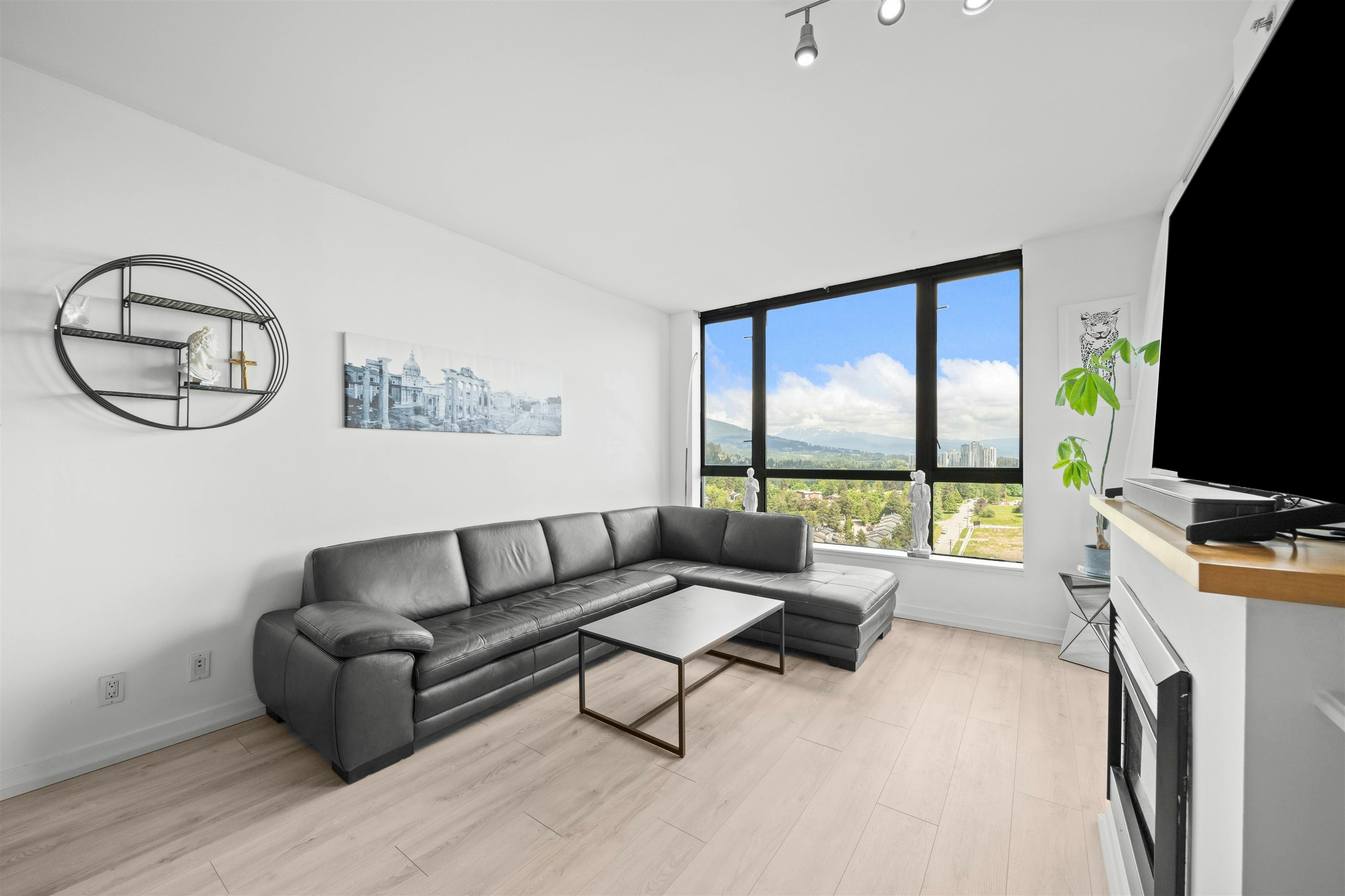 2501 110 Brew Street