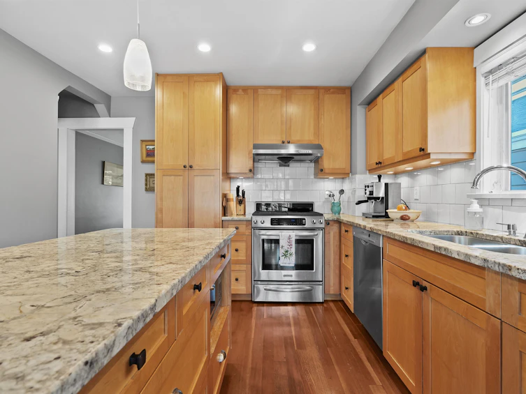 2011 E 4th Avenue, Vancouver, BC, V5N 1K5 - 11