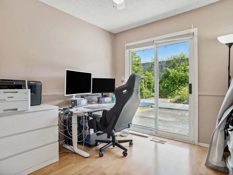 15237 Hummingbird Place, Surrey, BC, V3R 6T7 - 18