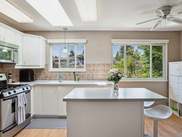 15237 Hummingbird Place, Surrey, BC, V3R 6T7 - 12