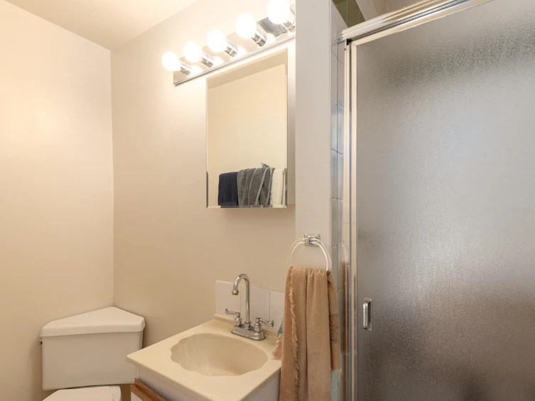988 E 16th Avenue, Vancouver, BC, V5T 2V9 - 13