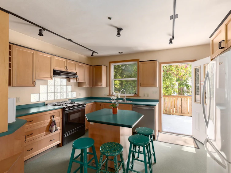 988 E 16th Avenue, Vancouver, BC, V5T 2V9 - 7