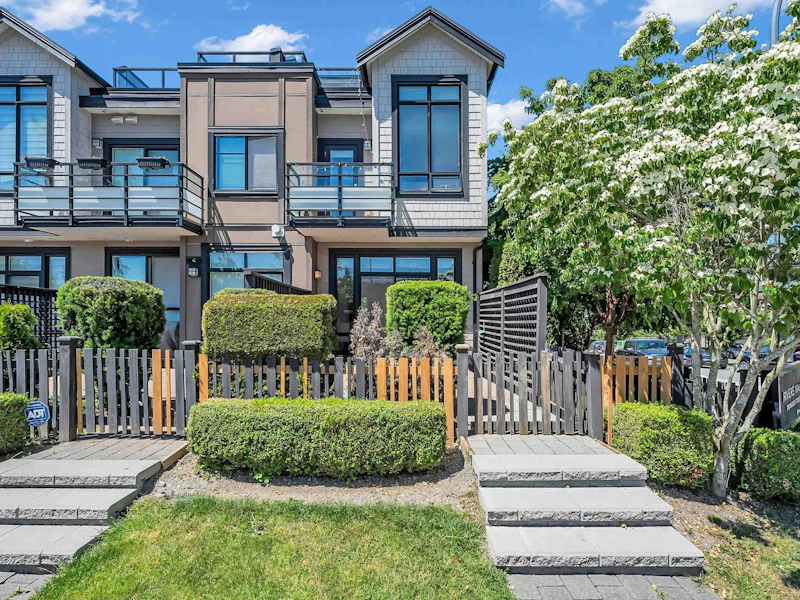 1 - 100 Wood Street, New Westminster BC V3M 0H6