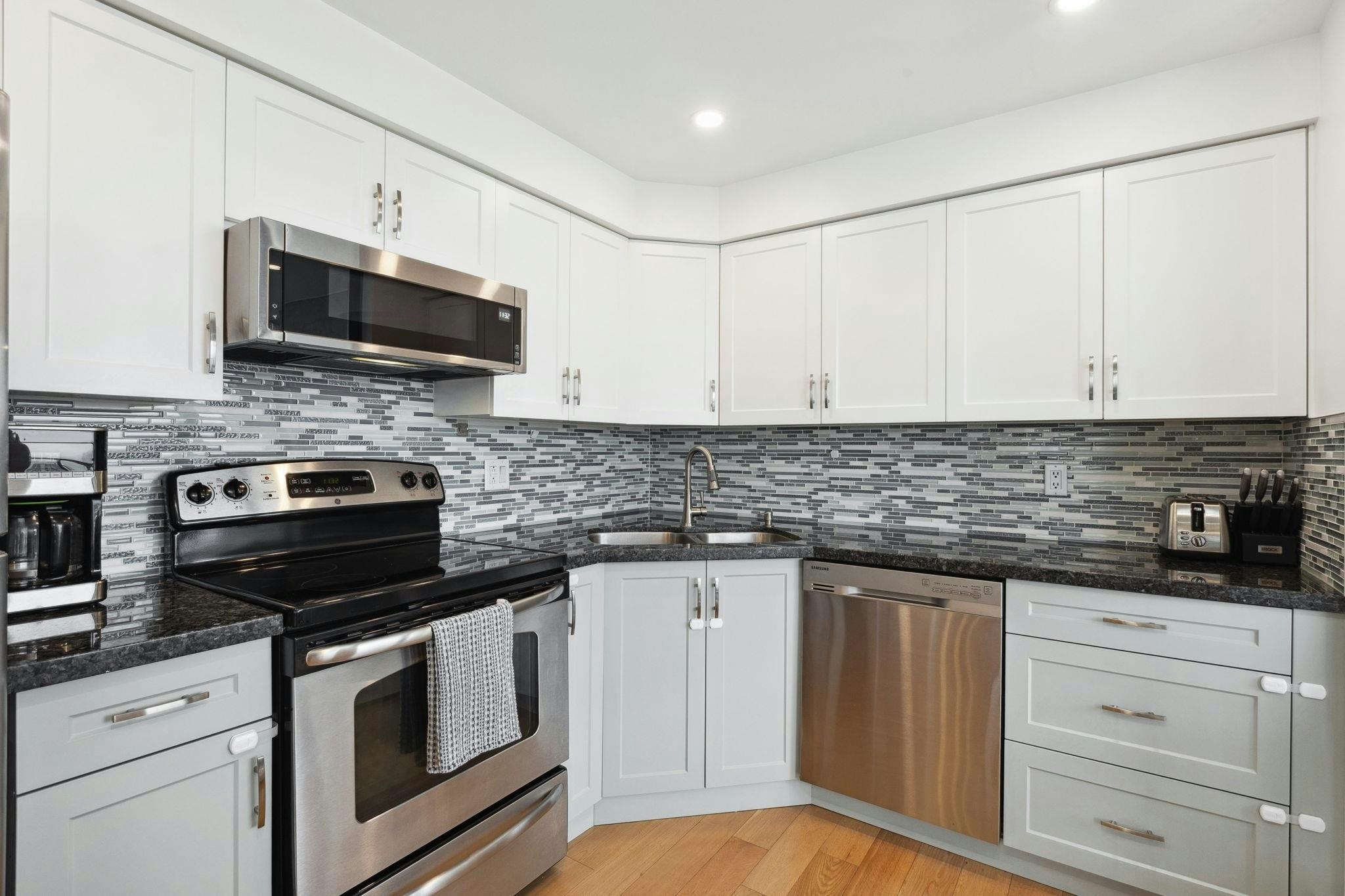 1202-120 W 2nd Street, North Vancouver, BC, V7M 1C3