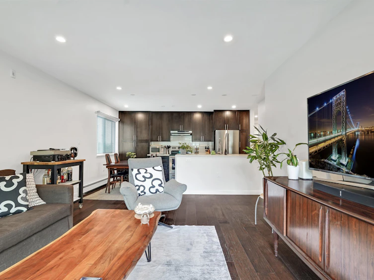 302-357 E 2nd Street, North Vancouver, BC, V7L 1C6 - 9