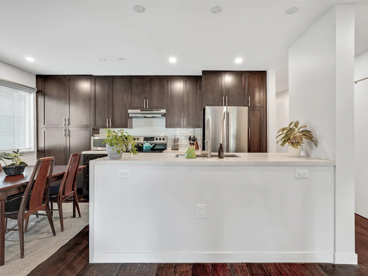 302-357 E 2nd Street, North Vancouver, BC, V7L 1C6 - 2