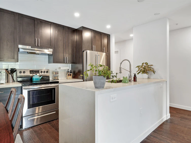 302-357 E 2nd Street, North Vancouver, BC, V7L 1C6 - 3
