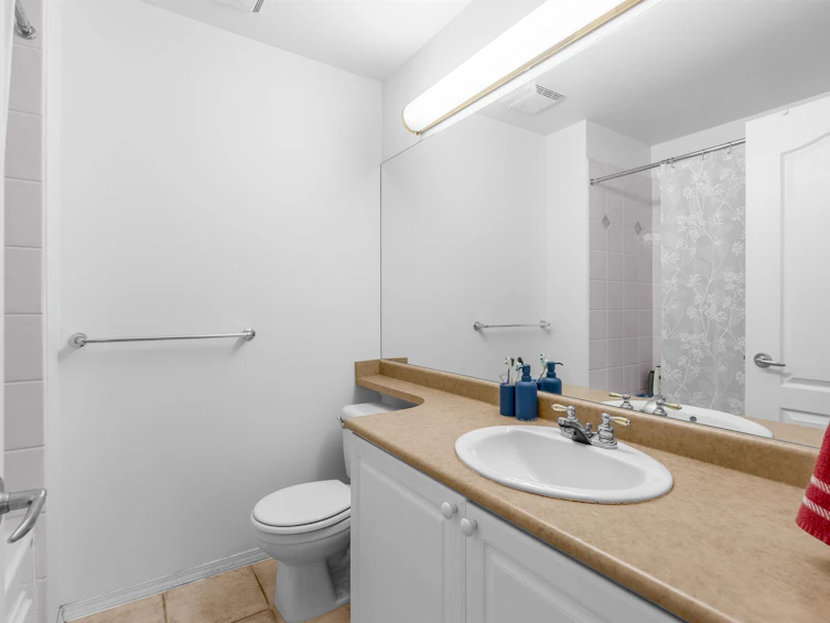 201-15220 Guildford Drive, Surrey, BC, V3R 0Y6 - 17