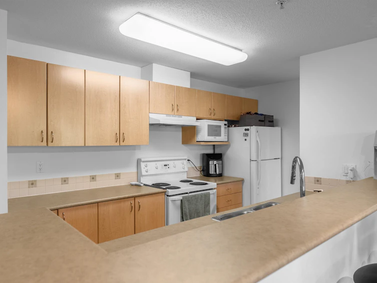 201-15220 Guildford Drive, Surrey, BC, V3R 0Y6 - 5