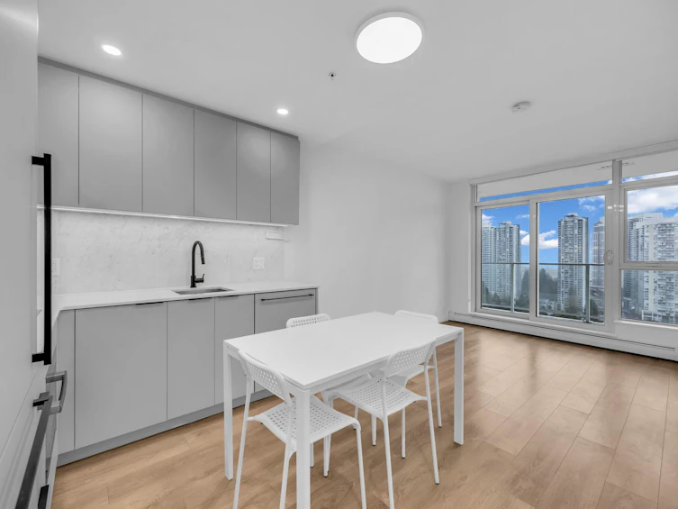 2207-13685 102 Avenue, Surrey, BC, V3T 1N7