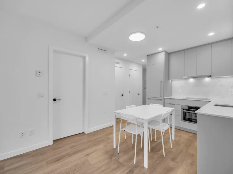 2207-13685 102 Avenue, Surrey, BC, V3T 1N7 - 4