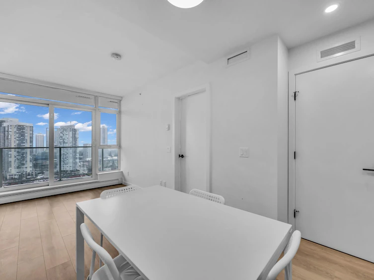 2207-13685 102 Avenue, Surrey, BC, V3T 1N7 - 8