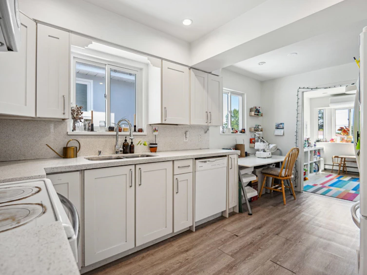 4334 St. Catherines Street, Vancouver, BC, V5V 4M3 - 8