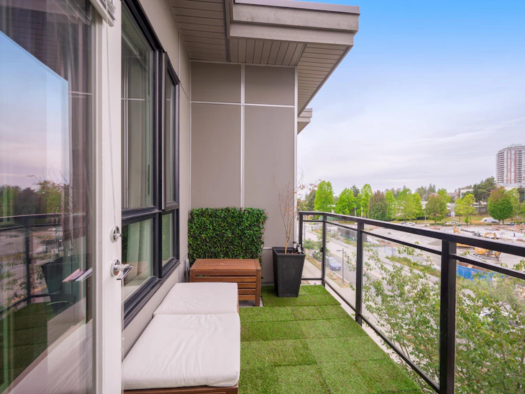 406-7088 14th Avenue, Burnaby, BC, V3N 0E7 - 14