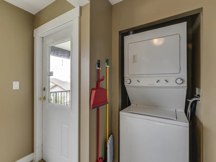 33794 Cherry Avenue, Mission, BC, V2V 2V6 - 33