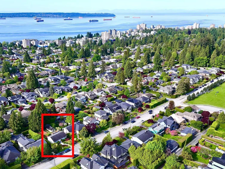 1126 Kings Avenue, West Vancouver, BC, V7T 2C3