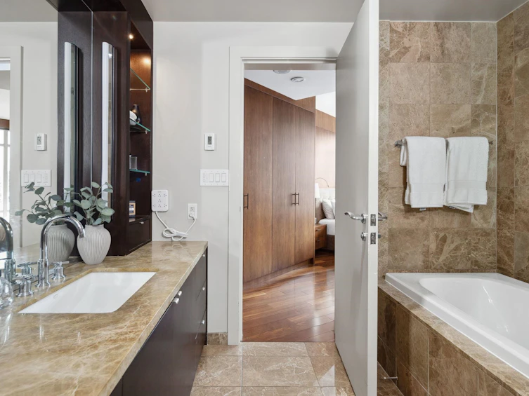 202-628 Kinghorne Mews, Vancouver, BC, V6Z 3H6 - 7