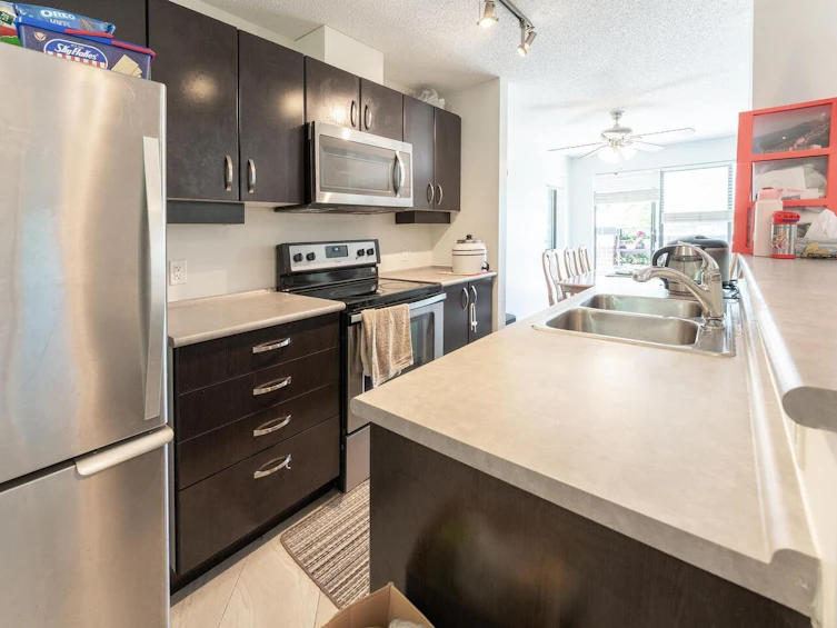 247-10838 City Parkway, Surrey, BC, V3T 5X9 - 5