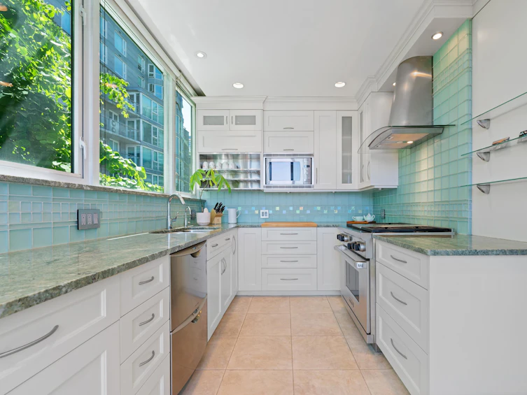 L302-1550 Coal Harbour Quay, Vancouver, BC, V6G 3G1 - 13