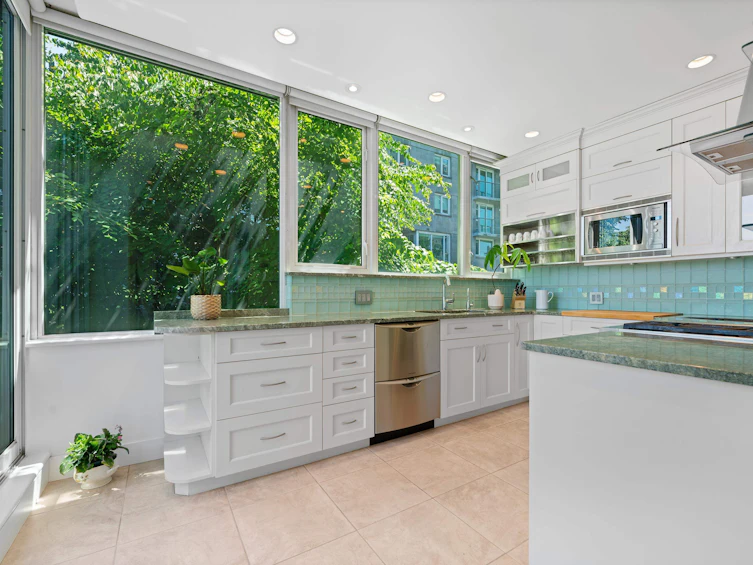L302-1550 Coal Harbour Quay, Vancouver, BC, V6G 3G1 - 12