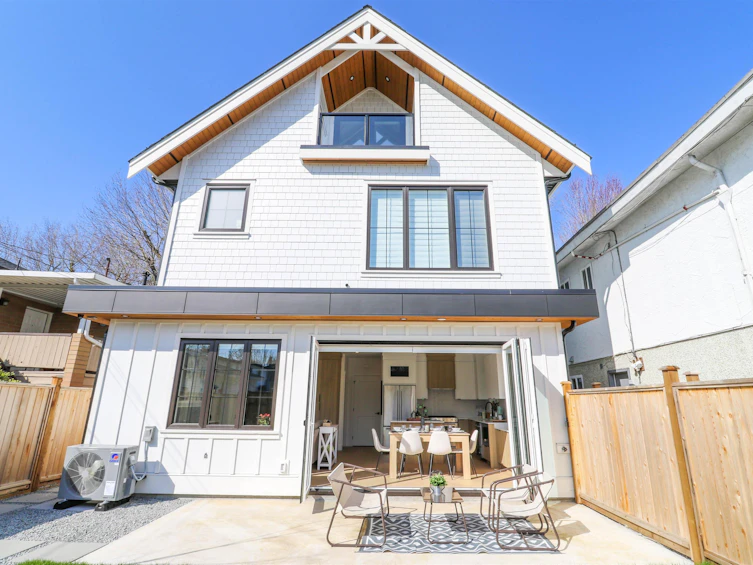 848 E 38th Avenue, Vancouver, BC, V5W 1J3
