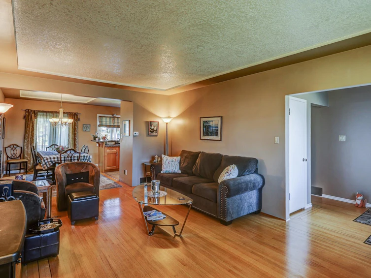 8612 11th Avenue, Burnaby, BC, V3N 2P8 - 8