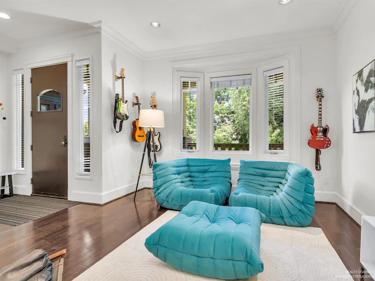 388 W 11th Avenue, Vancouver, BC, V5Y 1T2 - 2