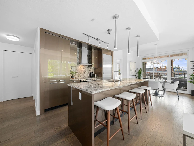 218-733 W 14th Street, North Vancouver, BC, V7M 0C6 - 7