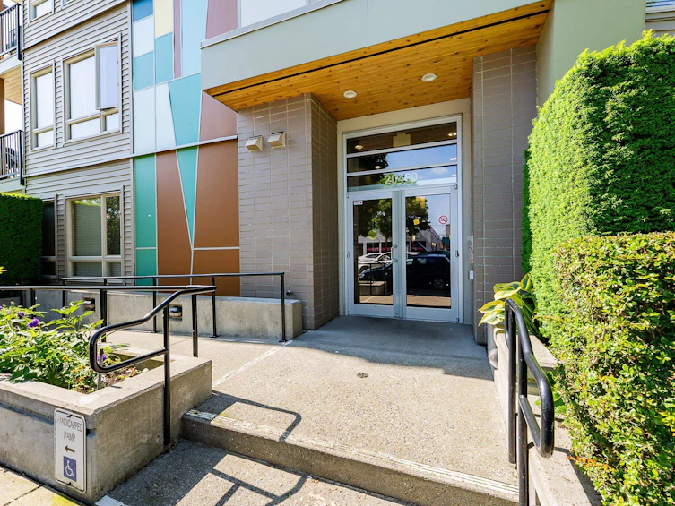 205-20460 Douglas Crescent, Langley, BC, V3A 0C6 - 2
