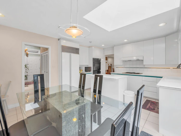 7 Semana Crescent, Vancouver, BC, V6N 2E1 - 8