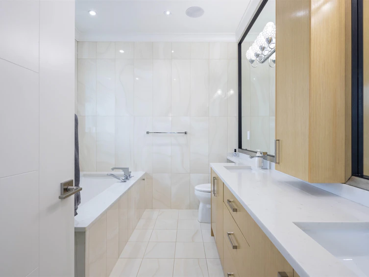 2052 Paulus Crescent, Burnaby, BC, V5A 2M1 - 24