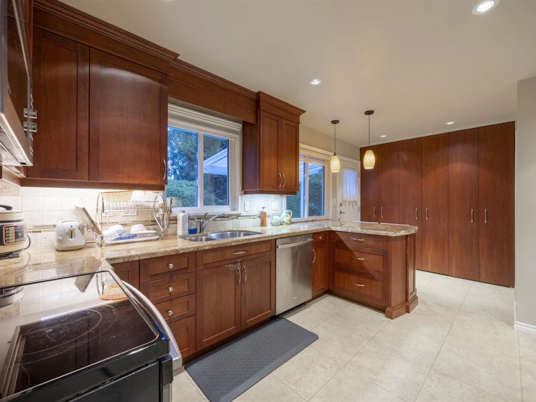 4713 46 Avenue, Delta, BC, V4K 1N2 - 3