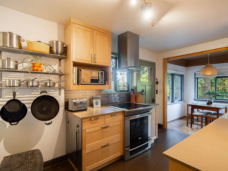 1142 Miller Road, Bowen Island, BC, V0N 1G1 - 6