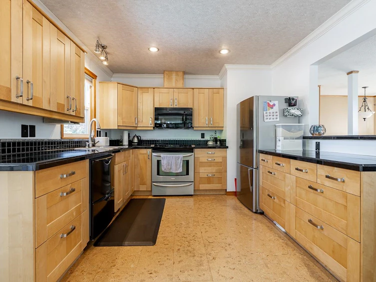 2226 Martens Street, Abbotsford, BC, V2T 6M7 - 4