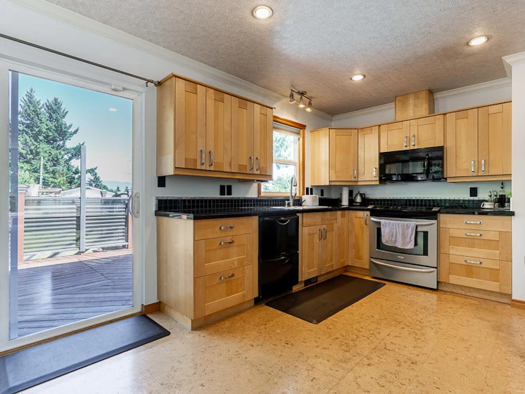 2226 Martens Street, Abbotsford, BC, V2T 6M7 - 6