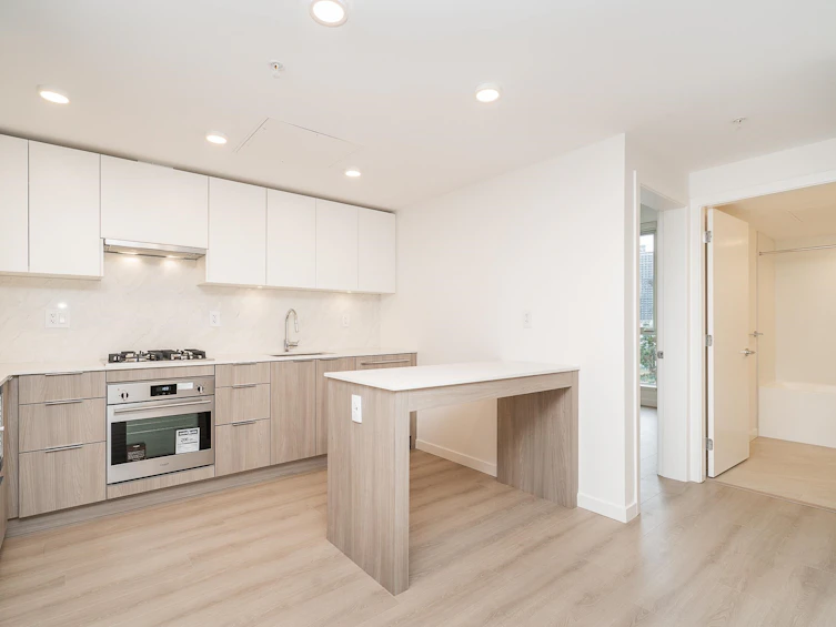 601-10333 133 Street, Surrey, BC, V3T 0V1 - 10
