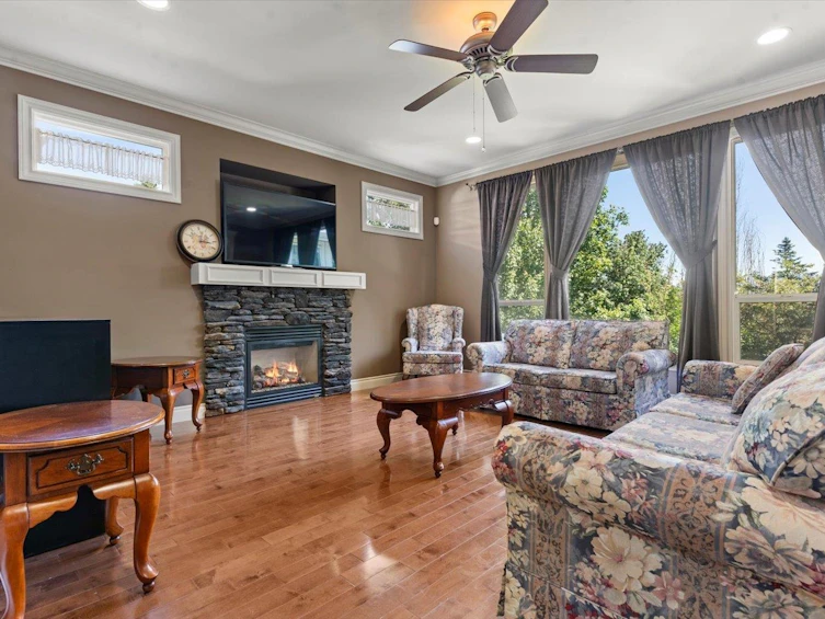 36472 Cardiff Place, Abbotsford, BC, V3G 3G4 - 4