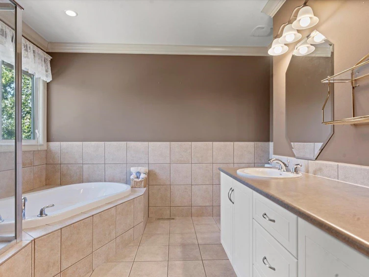 36472 Cardiff Place, Abbotsford, BC, V3G 3G4 - 16
