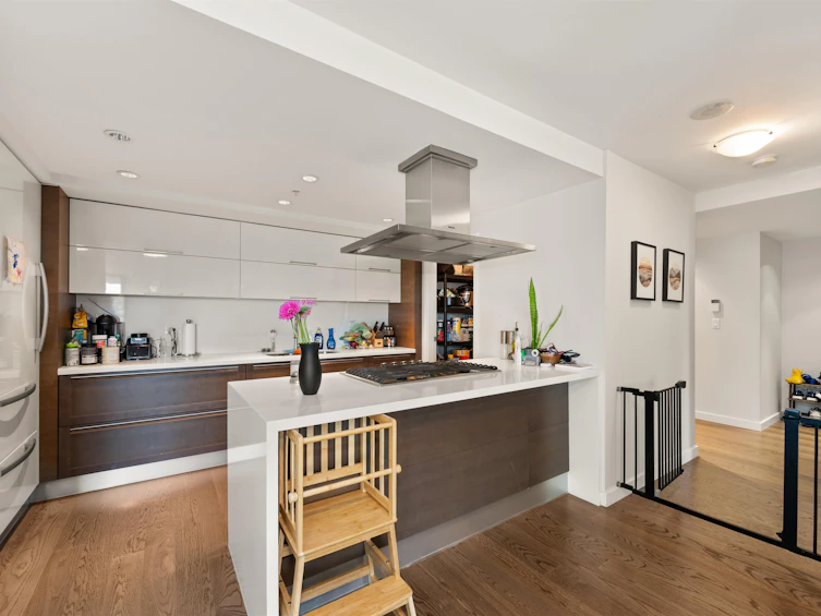 705-8 Smithe Mews, Vancouver, BC, V6B 0A5 - 9