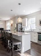62 5858 142nd Street