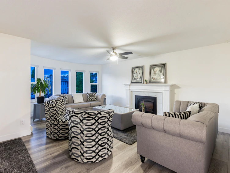 12452 90a Avenue, Surrey, BC, V3V 6T3 - 12