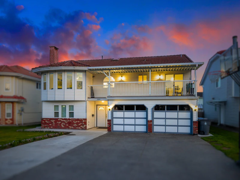 12452 90a Avenue, Surrey BC V3V 6T3