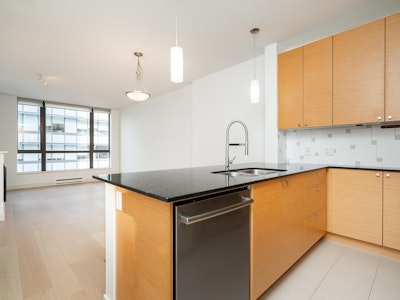 709-400 Capilano Road - 4